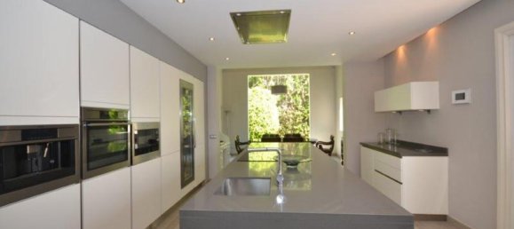 6 bedrooms Villa in Marbella, Spain No. 45668 5