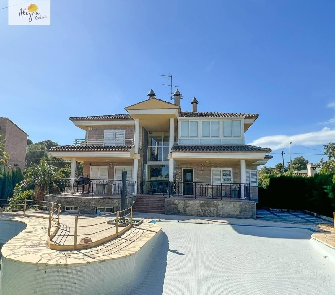 4 dormitorios apartamento en venta en Manises, València, Comunidad Valenciana, Spain № 366244