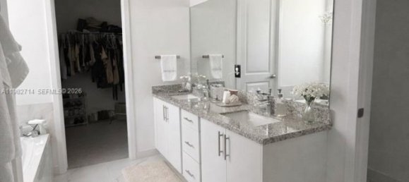 5 Schlafzimmer Villa in Miami, USA, Nr. 615743 16