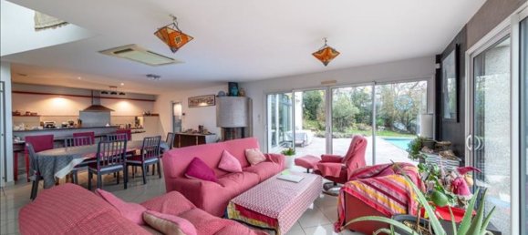 5 bedrooms House in La Roche-sur-Yon, France No. 289393 5