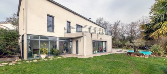 5 bedrooms House in La Roche-sur-Yon, France No. 289393 3