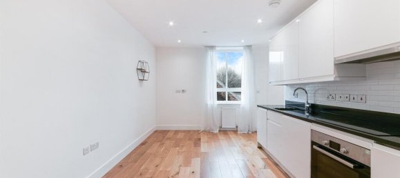 1 bedroom Apartment in Epsom, United Kingdom No. 9770 4