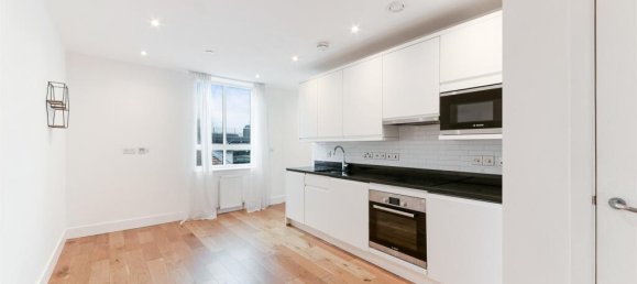 1 bedroom Apartment in Epsom, United Kingdom No. 9770 3