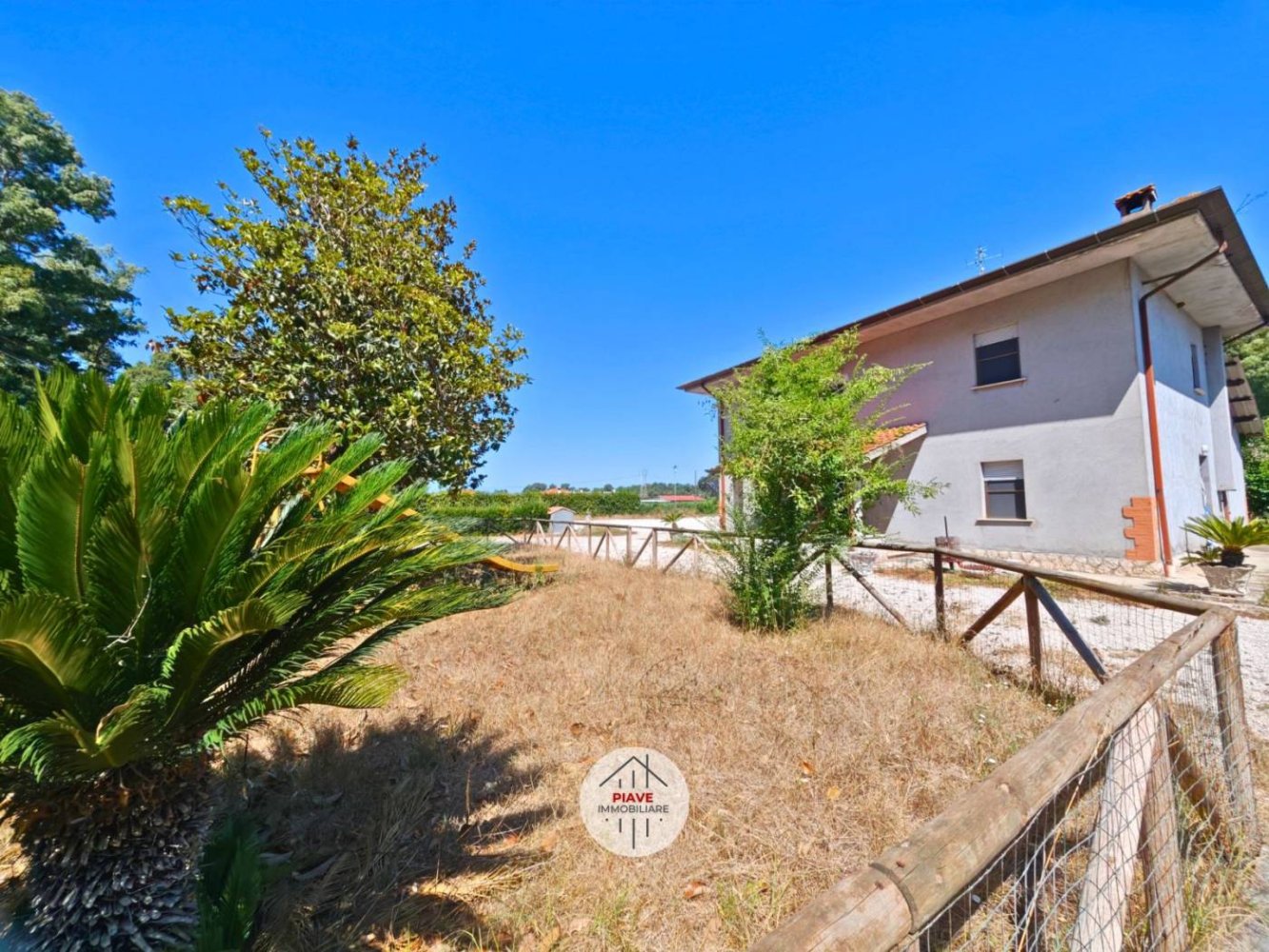 5 غرف نوم منزل في Latina, Italy رقم 268251