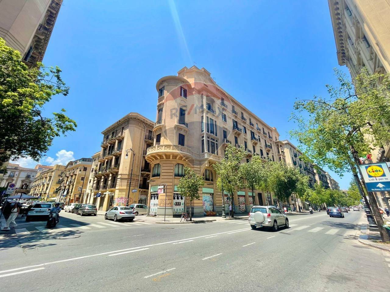 6 bedrooms Apartment in Palermo, Italy No. 320289