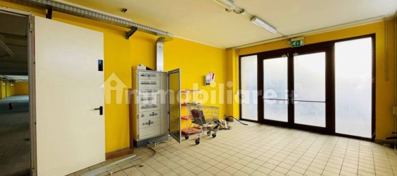 590m² Commercial property in Udine, Italy No. 87327 6