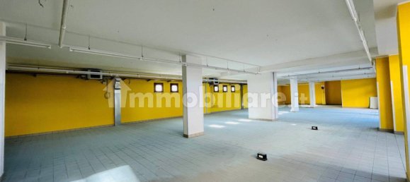 590m² Commercial property in Udine, Italy No. 87327 2