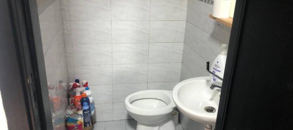 2-salle Propriété commerciale à Naples, Italy No. 209920 9