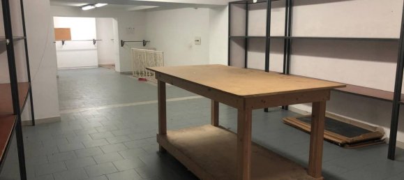 2-salle Propriété commerciale à Naples, Italy No. 209920 23