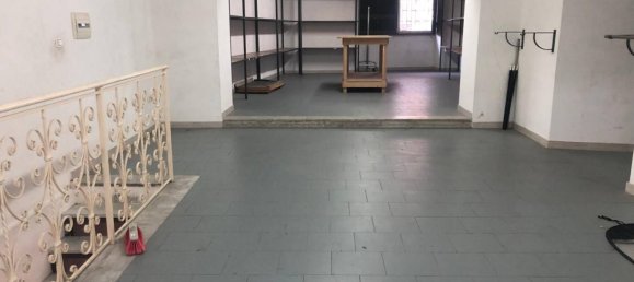 2-salle Propriété commerciale à Naples, Italy No. 209920 17