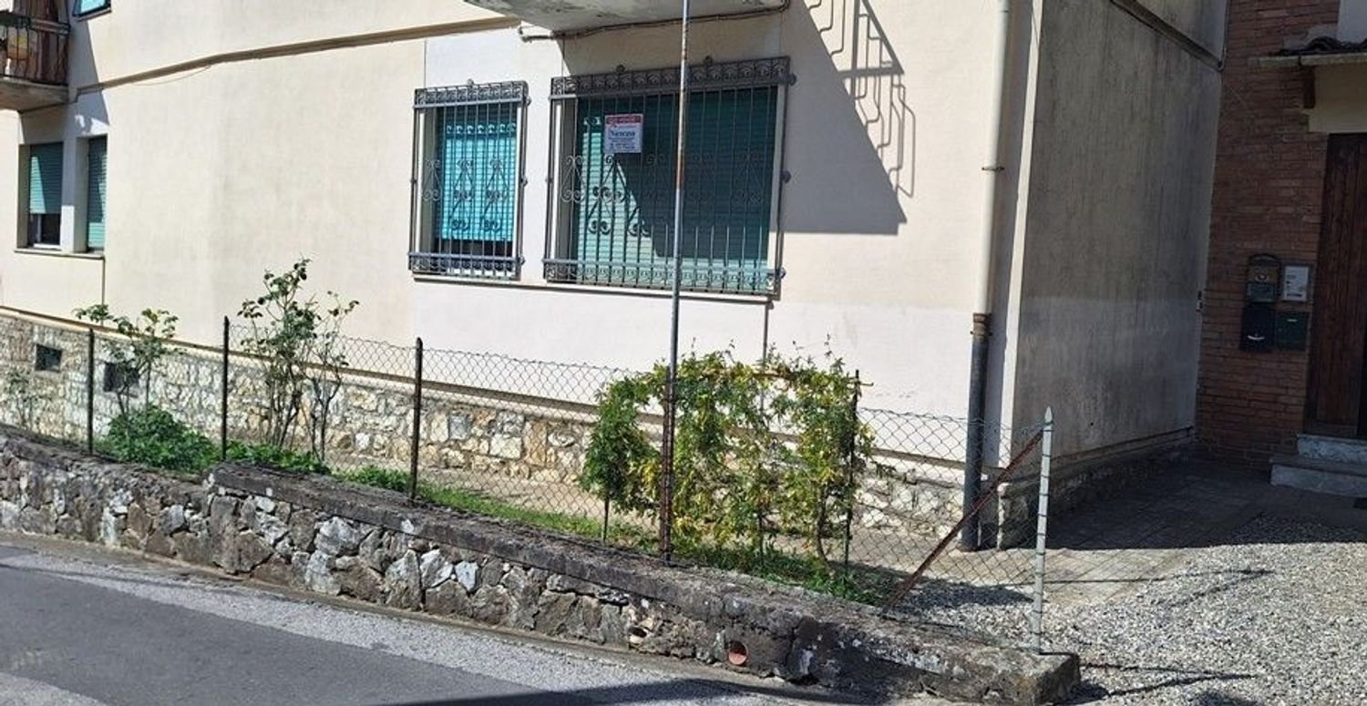 6 rooms Apartment in Borgo a Mozzano, Italy No. 82772