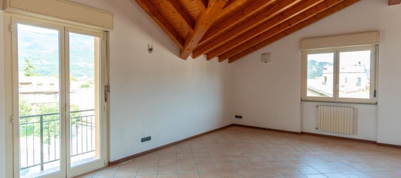 3 bedrooms Penthouse in Valgreghentino, Italy No. 365483 2