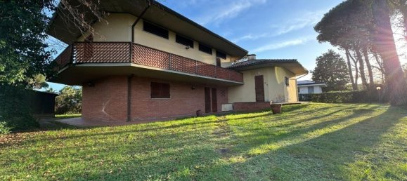 5 bedrooms Villa in Massa, Italy No. 128291 3