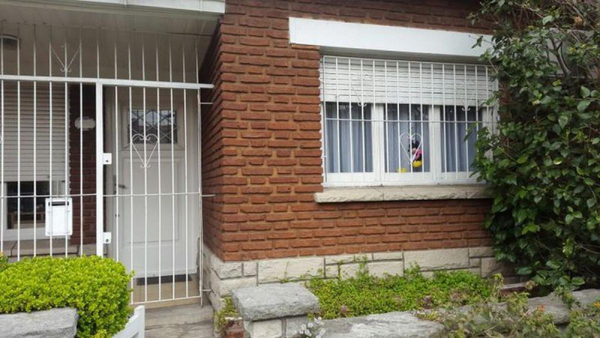 3 bedrooms House in Mar del Plata, Argentina No. 91607