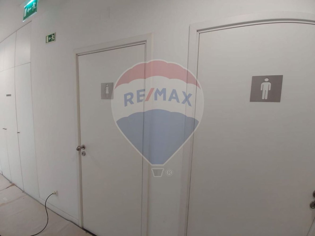 102m² Office in Loures, Portugal No. 73254