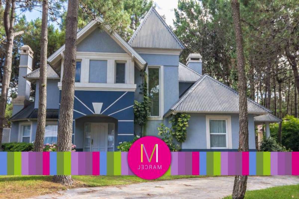 3 bedrooms House in Mar del Plata, Argentina No. 81898