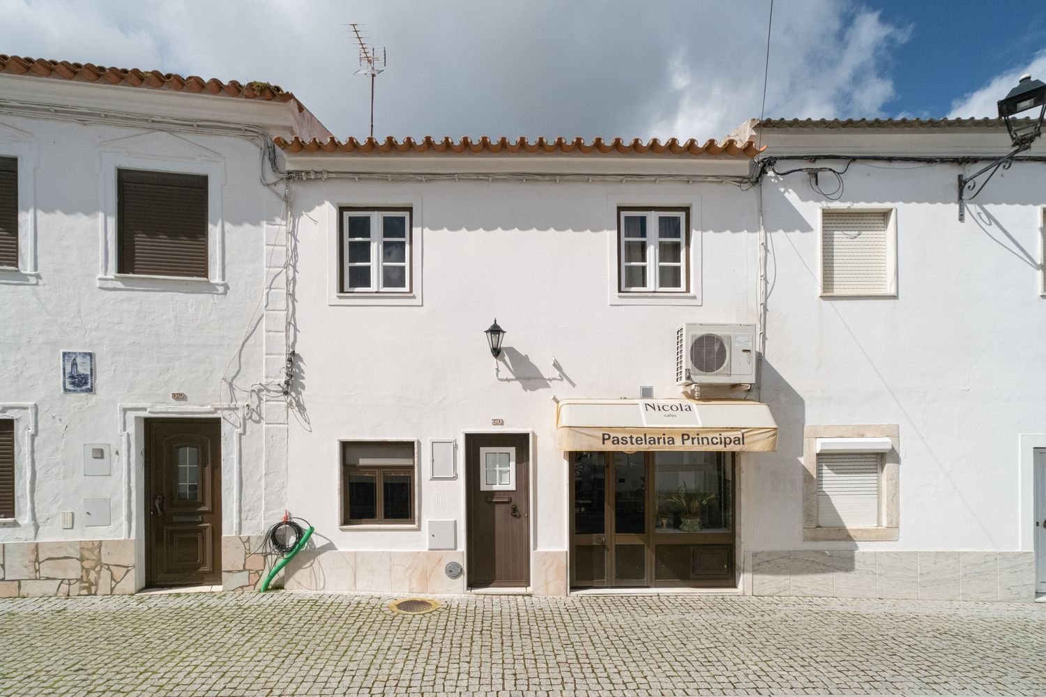 207m² Building in Vimieiro, Portugal No. 12749