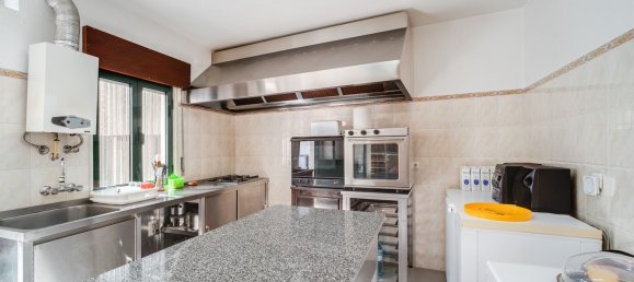 207m² Building in Vimieiro, Portugal No. 12749 8