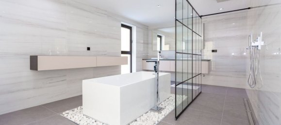 5 bedrooms House in Marbella, Spain No. 23010 29