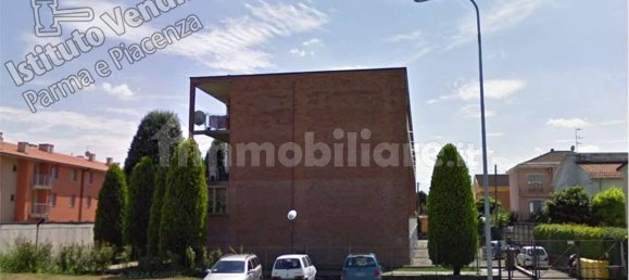 2 bedrooms Apartment in Parma, Italy No. 265859 2