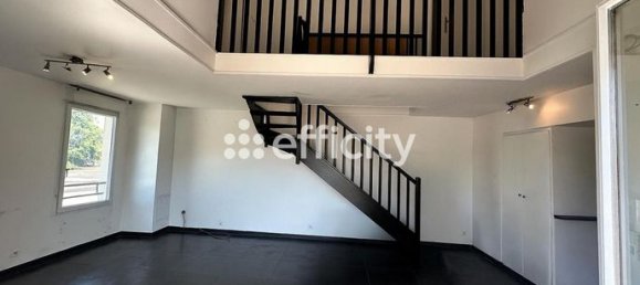 Dúplex de 2 dormitorios en Stains, France No. 354391 3