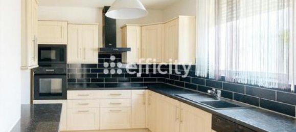 Dúplex de 2 dormitorios en Stains, France No. 354391 5