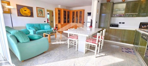 Apartamento de 4 dormitorios en Rovereto, Italy No. 372815 2