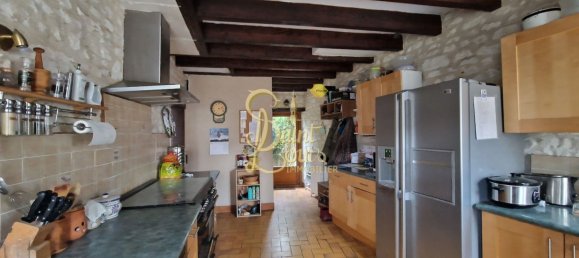 3 bedrooms House in Chinon, France No. 74382 6