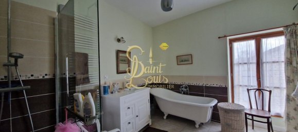 3 bedrooms House in Chinon, France No. 74382 10