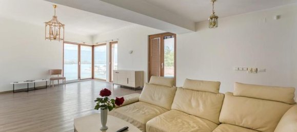 5 bedrooms Commercial property in Tivat, Montenegro No. 126 12