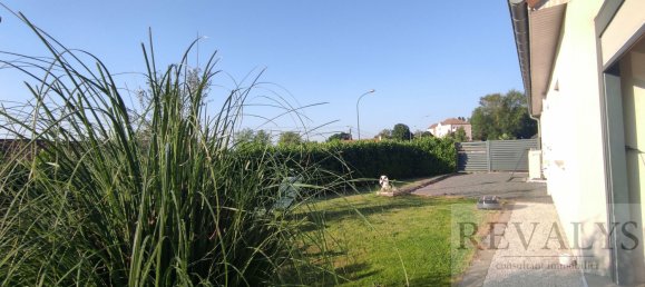 3 bedrooms House in Autun, France No. 358401 3