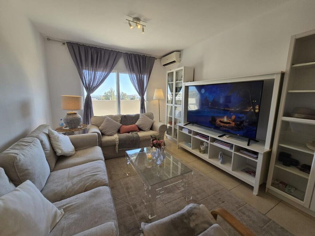 Apartamento de 3 dormitorios en Marbella, Spain No. 176160