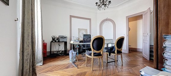 5 rooms Apartment in Versailles, France No. 327101 2