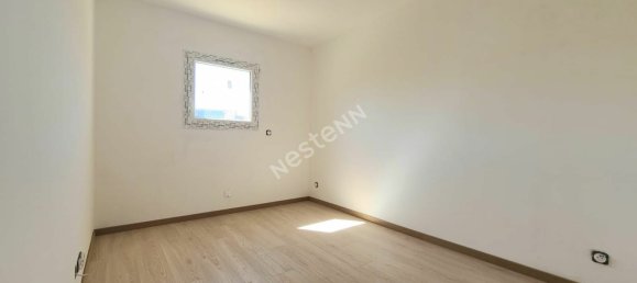 Casa de 3 dormitorios en Luzarches, France No. 167314 4