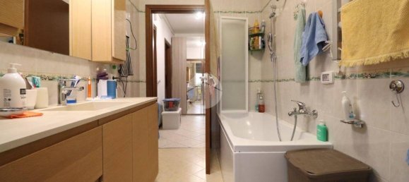 3 Schlafzimmer Wohnung in Mantua, Italy, Nr. 379450 11