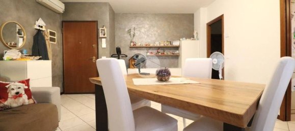 3 Schlafzimmer Wohnung in Mantua, Italy, Nr. 379450 4