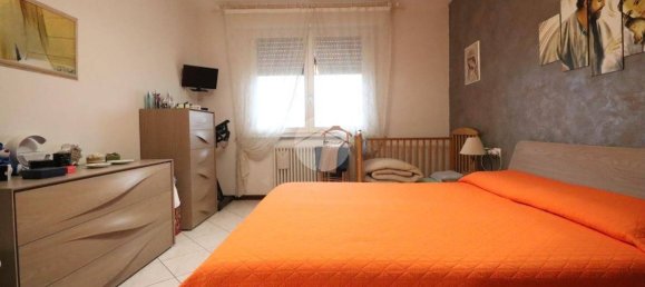 3 Schlafzimmer Wohnung in Mantua, Italy, Nr. 379450 2