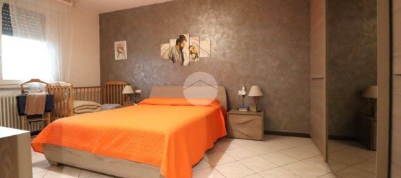 3 Schlafzimmer Wohnung in Mantua, Italy, Nr. 379450 7