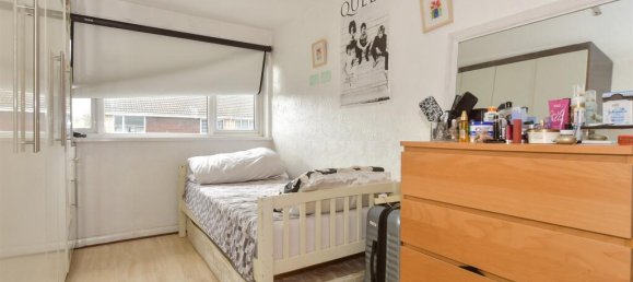 3 bedrooms House in Essex, United Kingdom No. 4144 7