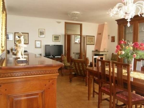 Вилла с 6 комнатами в Чивитанова Марке, Италия № 164602