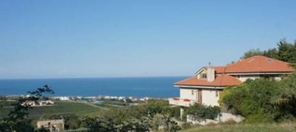 Вилла с 6 комнатами в Чивитанова Марке, Италия № 164602 5