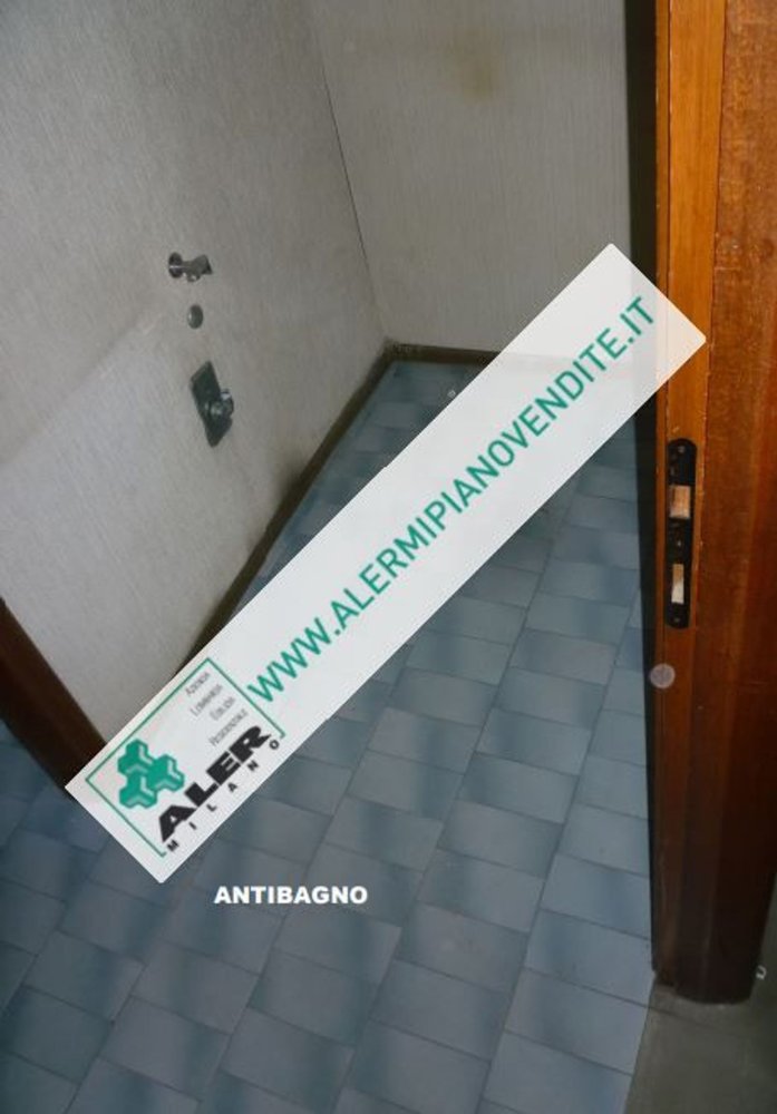 3 rooms Apartment in Milan, Italy No. 244723