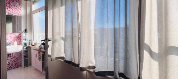 5-salle Appartement à Livorno, Italy No. 73224 9