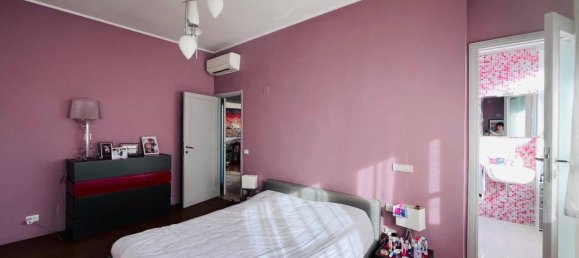 5-salle Appartement à Livorno, Italy No. 73224 8