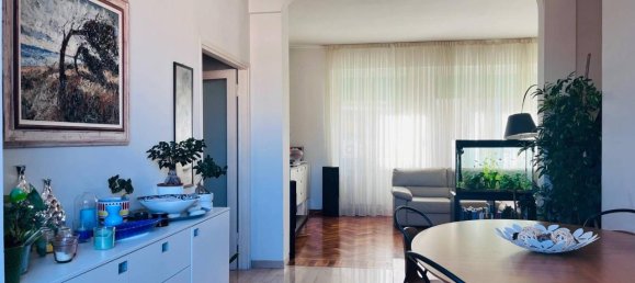 5-salle Appartement à Livorno, Italy No. 73224 3