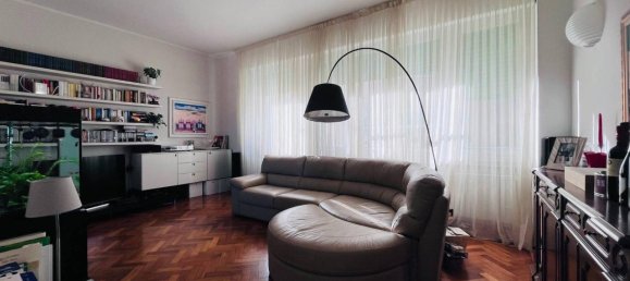 5-salle Appartement à Livorno, Italy No. 73224 21