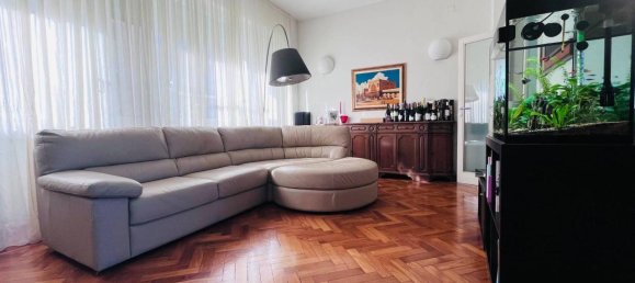 5-salle Appartement à Livorno, Italy No. 73224 23