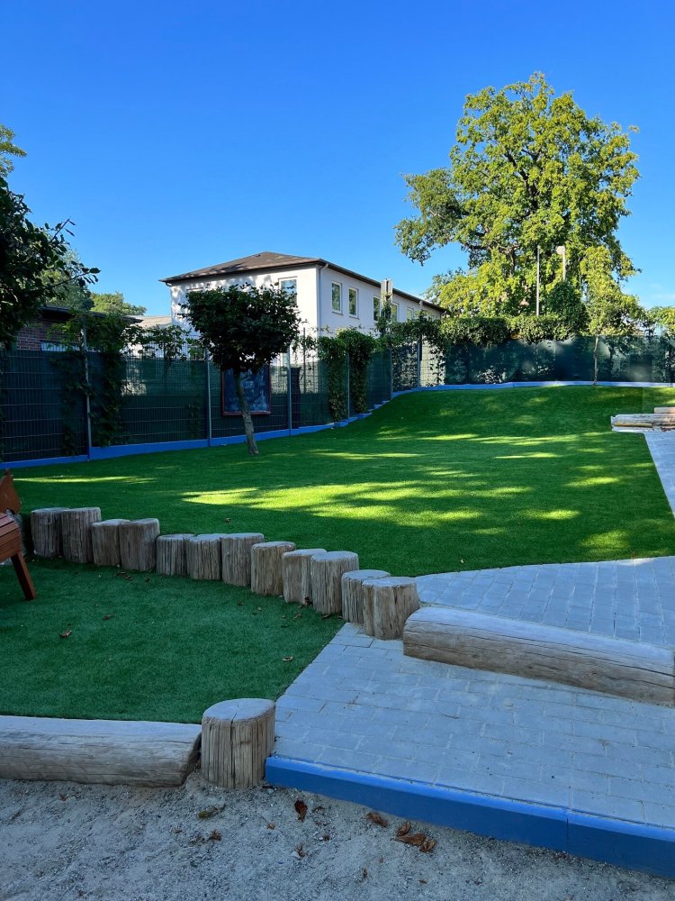 11 rooms Building in Bremen, Germany No. 23787