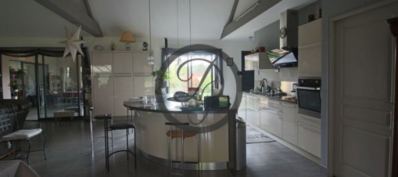 4 bedrooms House in Breteuil, France No. 315731 2