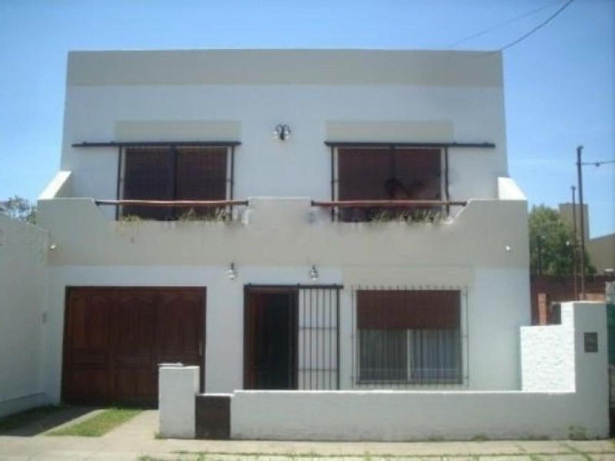 Casa T3 em Escobar, Argentina N.º 10876